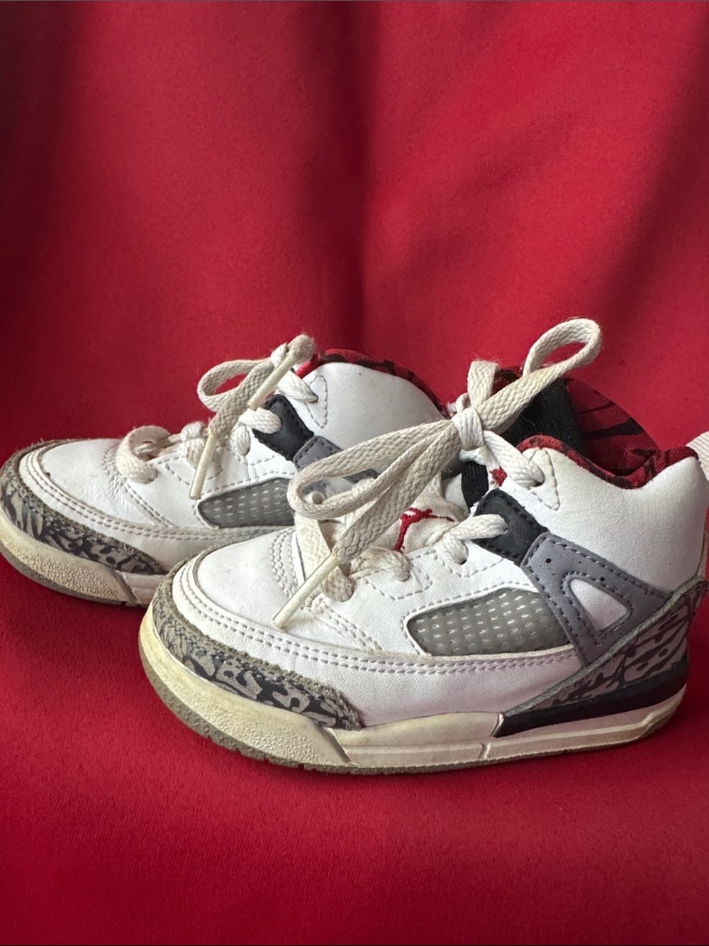 Jordan Kids White and Gray Sneakers with Red Lining